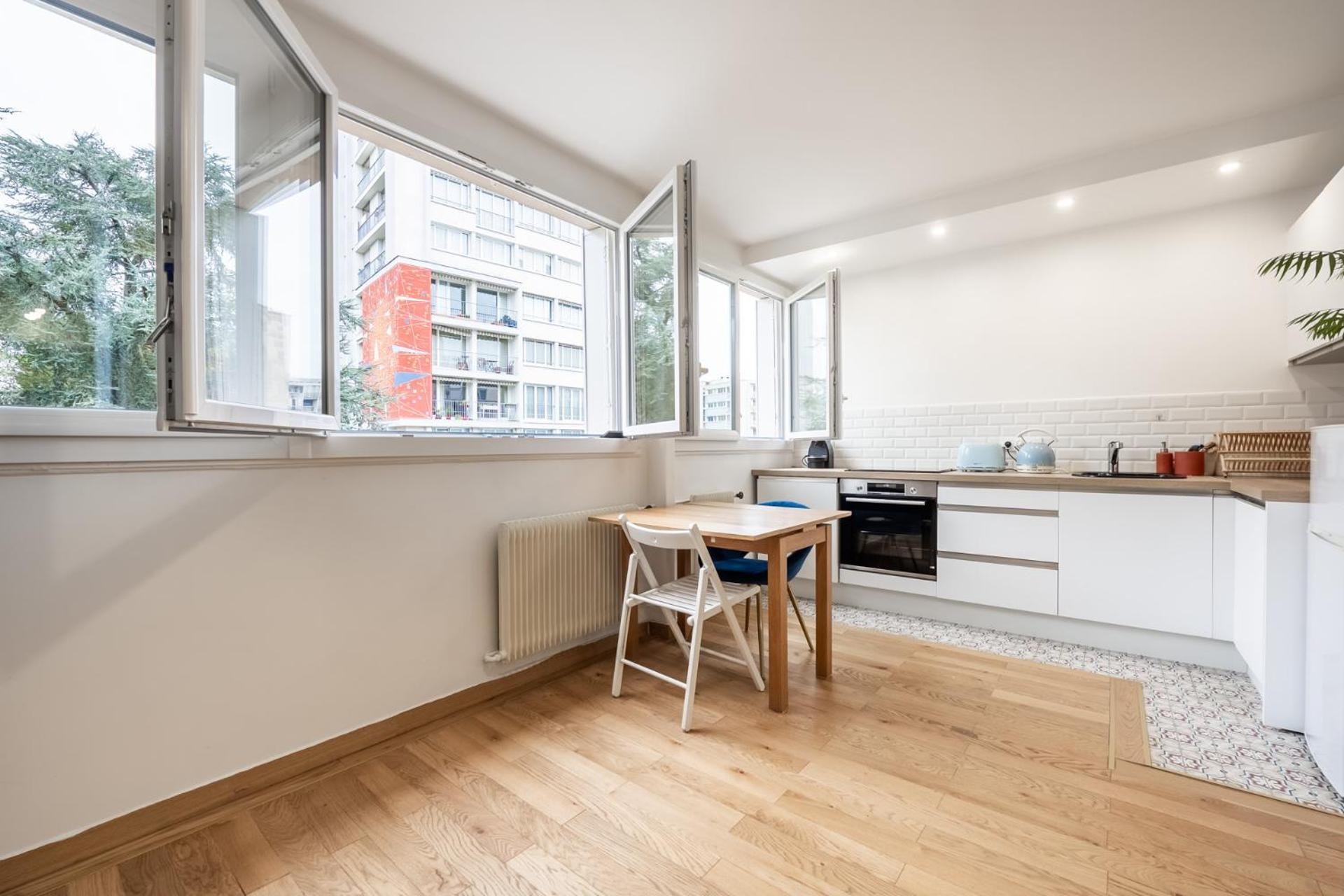Charming Parisian Home Away From Home In The Heart Of Париж Екстериор снимка