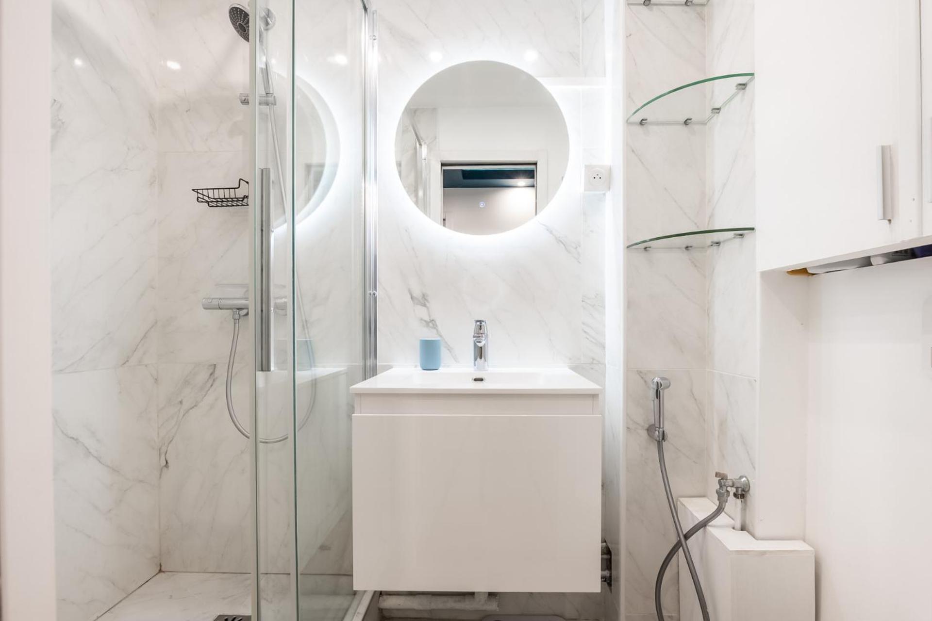 Charming Parisian Home Away From Home In The Heart Of Париж Екстериор снимка